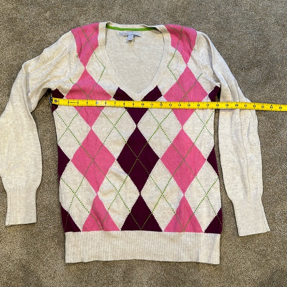 Old navy sweater size M